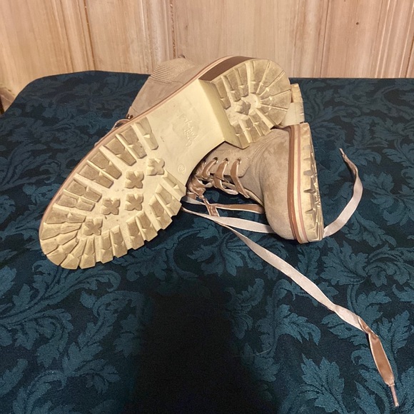 Crown Vintage Lace Up Boots - Picture 4 of 5